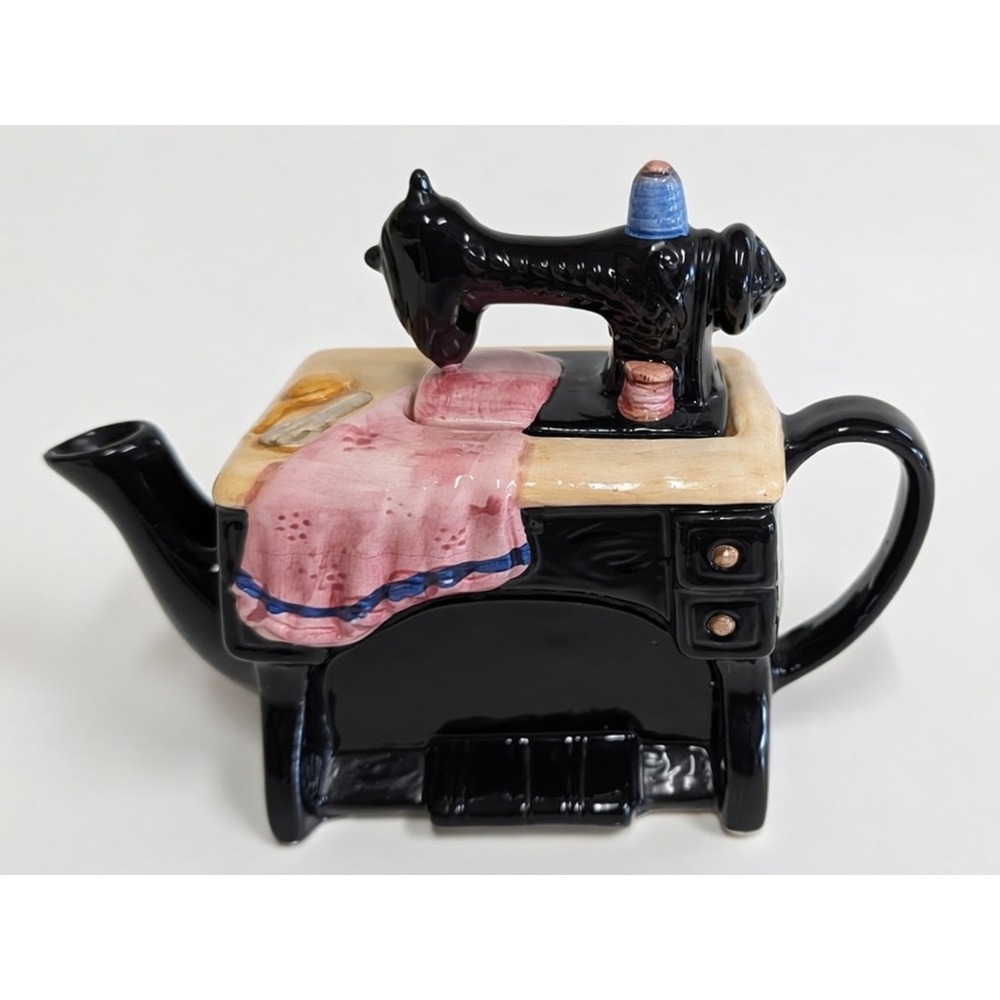 Vintage Cardinal Inc Sewing Machine Teapot, 12 Fl Oz, Ceramic, Good Condition